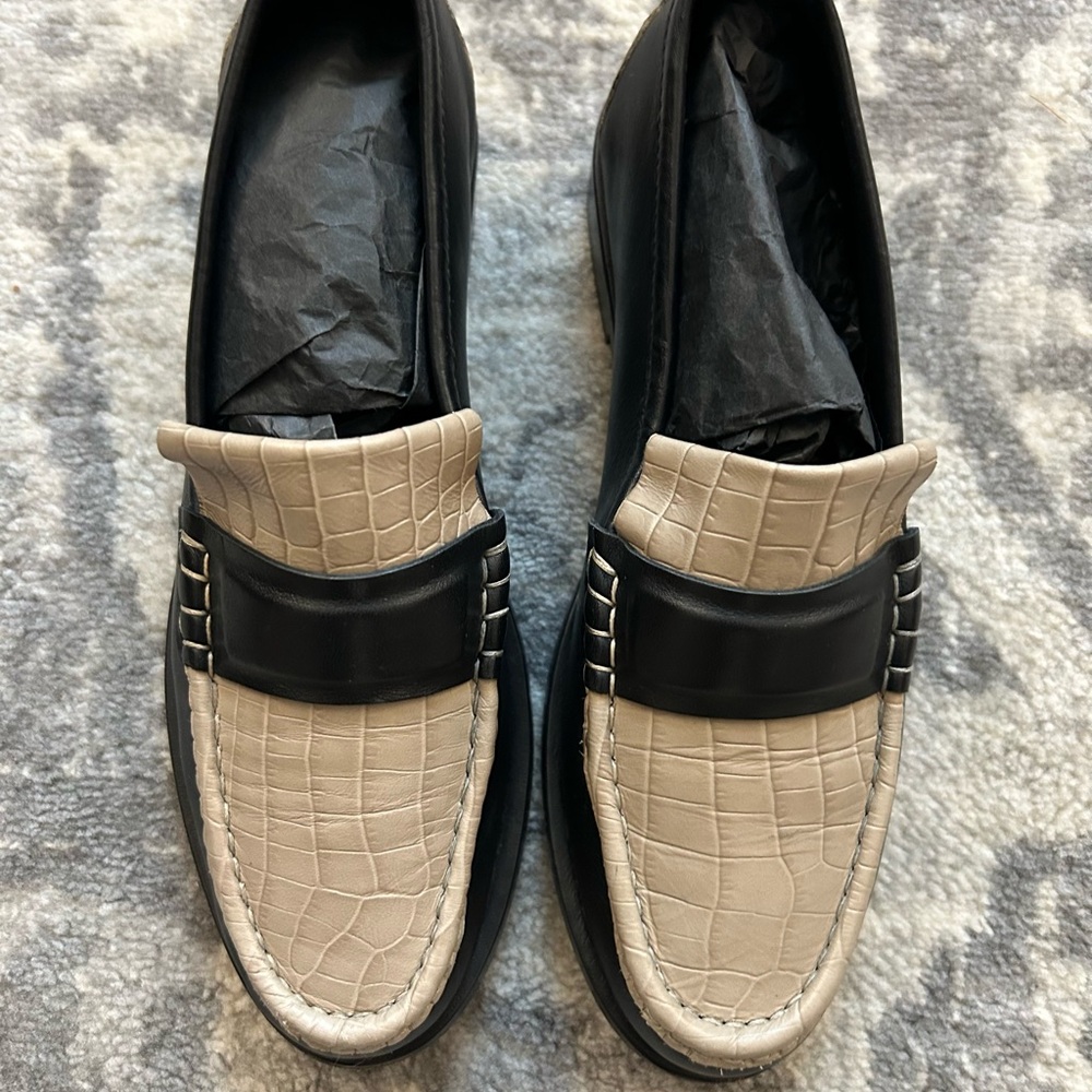 M. Gemi “The Mirabella” Leather Loafer – Black & Cream, EU 38 (US 7.5)